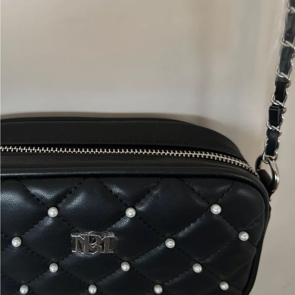 NWT Badgley Mischka Diamond Quilted Pearl Crossbody Vegan Leather Camera Bag - Picture 3 of 10